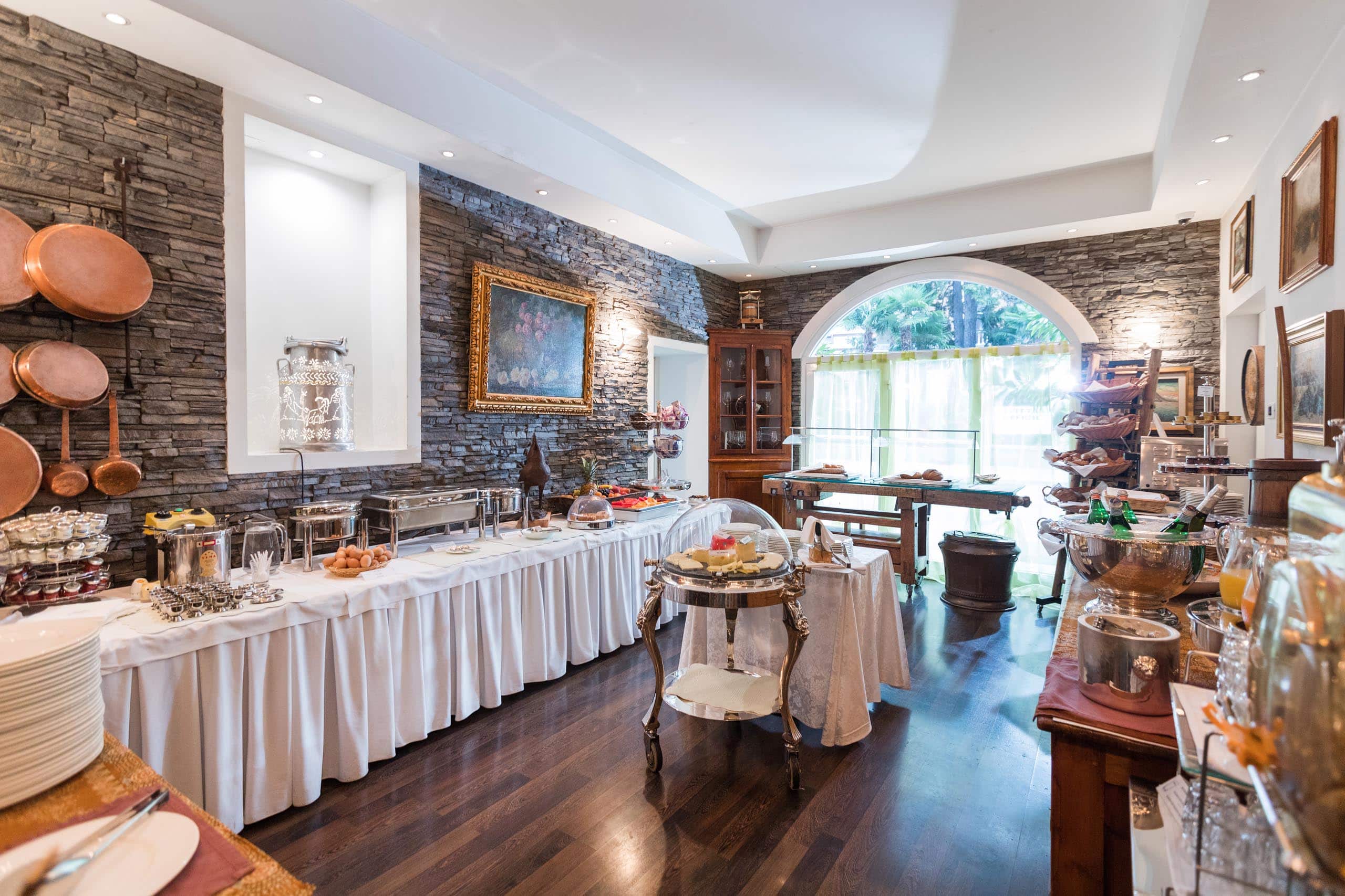 Hotel Lugano Lido Seegarten Breakfast 0003