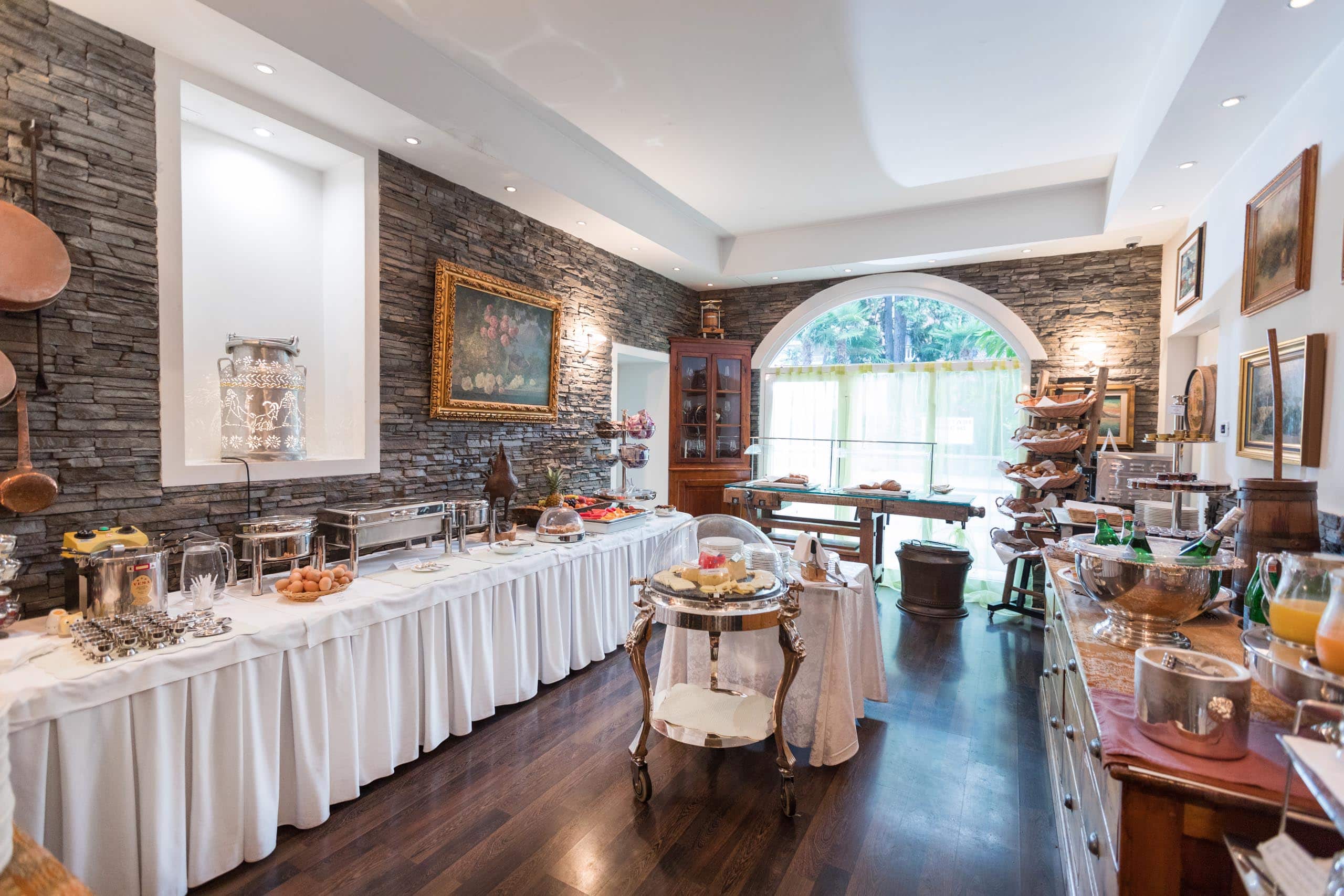 Hotel Lugano Lido Seegarten Breakfast 0007